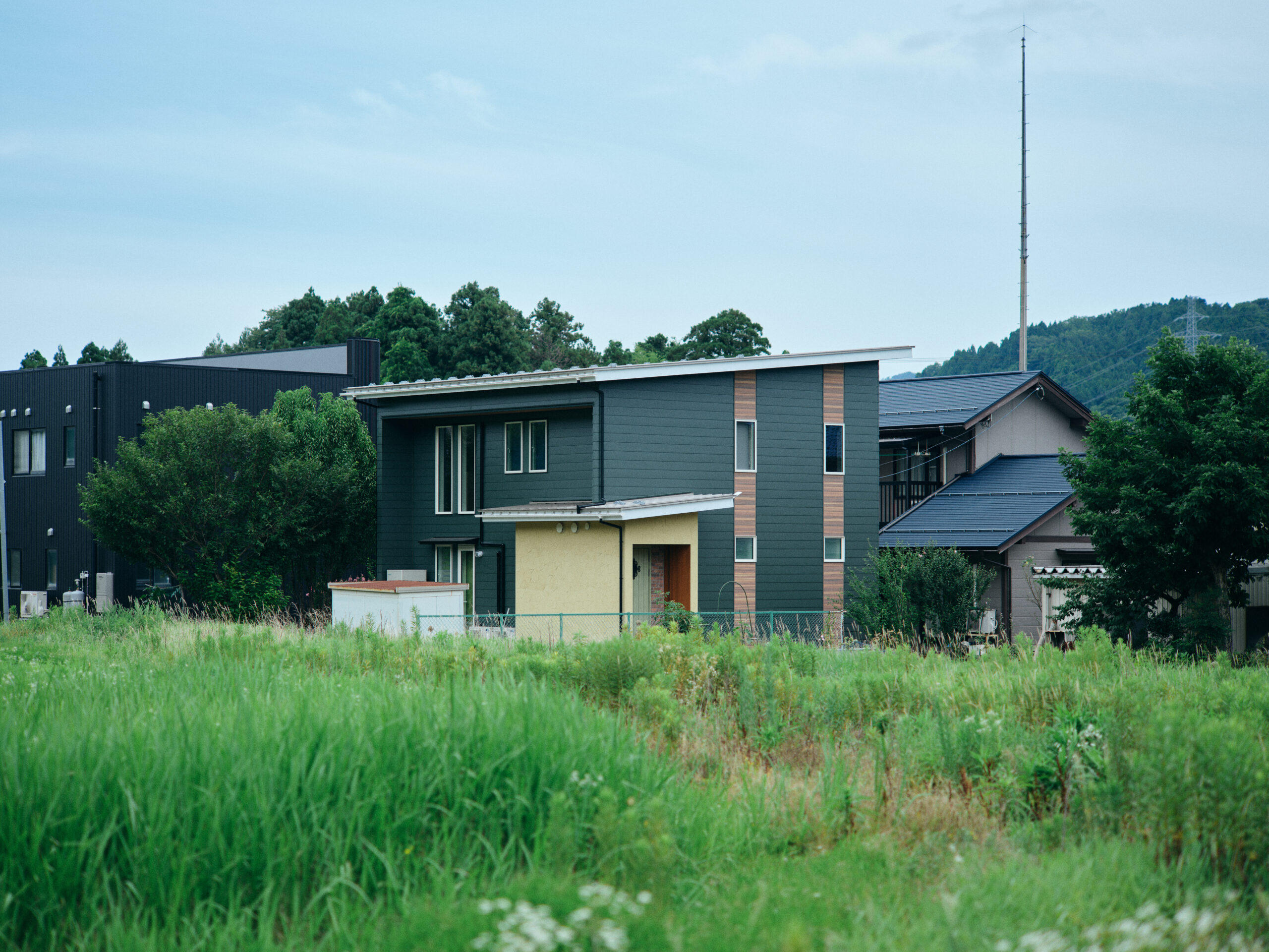 大きな吹抜けが家族をつなぐ、開放的な35坪の住まい│吉田郡永平寺町